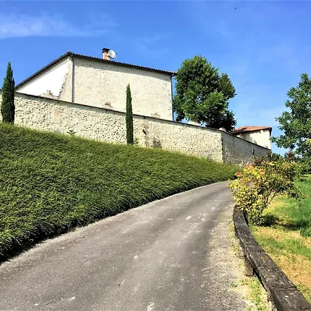 Holiday home Luxury With Covered Terrace In Chalais Chalais (Charente)