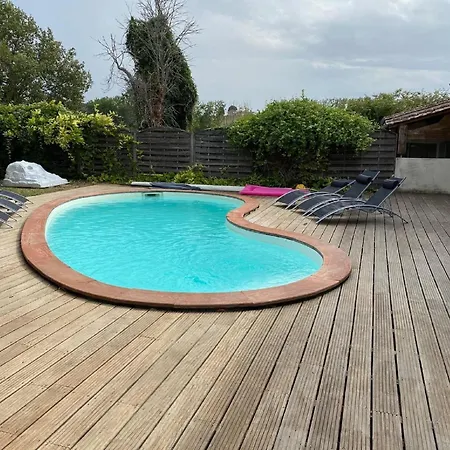 Holiday home Luxury With Covered Terrace In Chalais